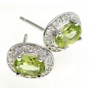 18K white gold micropave setting diamond peridot oval shape earring stud