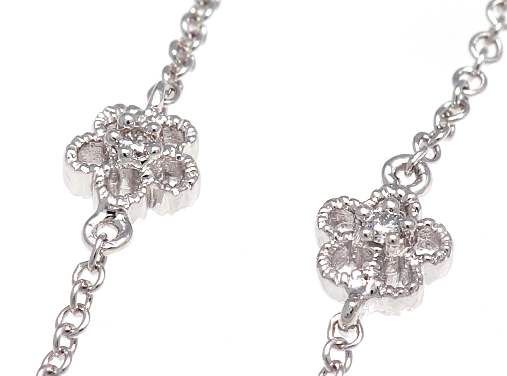 18K Diamond Flower Shape Necklace